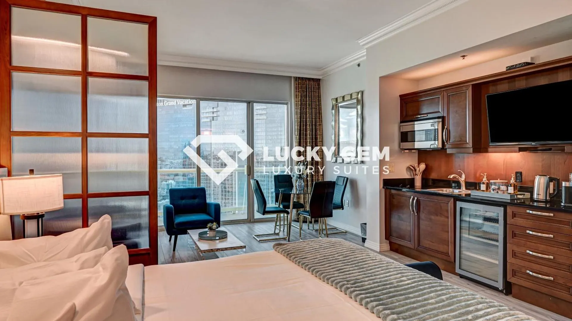 Lucky Gem Penthouse & Luxury Suites At Signature Resort, Balcony Strip View 3505 Las Vegas Hotel